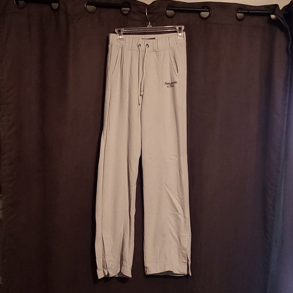 A&F cream sweatpants size S